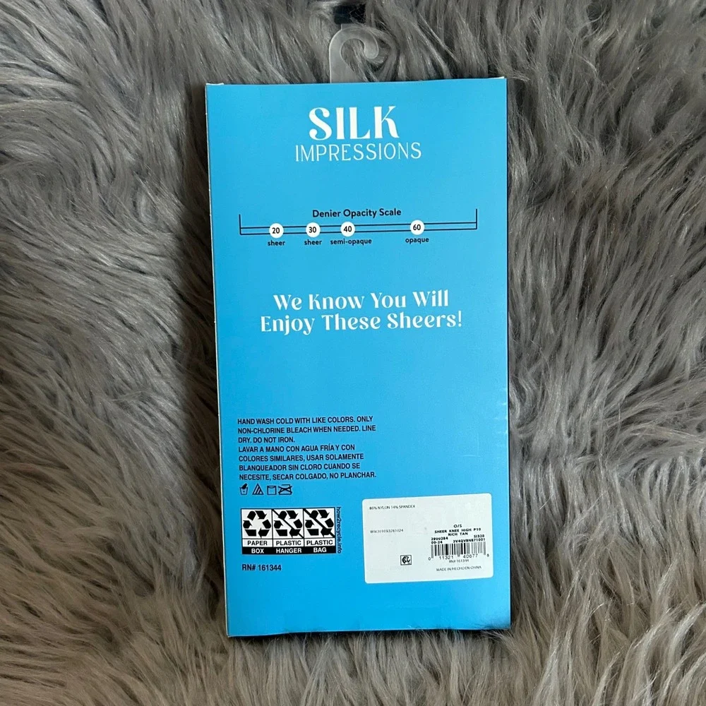 Silk‎ Impressions Sheer Knee Highs Women's Size O/S Rich Tan 20 Denier Socks
